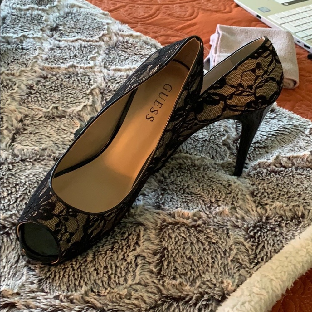 Guess high heeled shoes